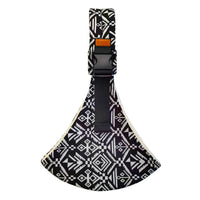 Schwarz-weißes Hundegeschirr mit geometrischem Muster, verstellbar, robustes Material.