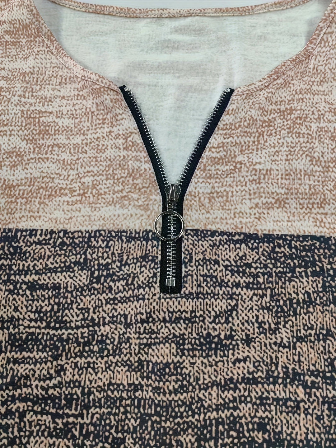 Damenpullover mit Blockstreifen und Viertelreißverschluss – Mila