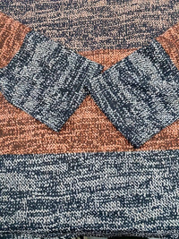 Damenpullover mit Blockstreifen und Viertelreißverschluss – Mila