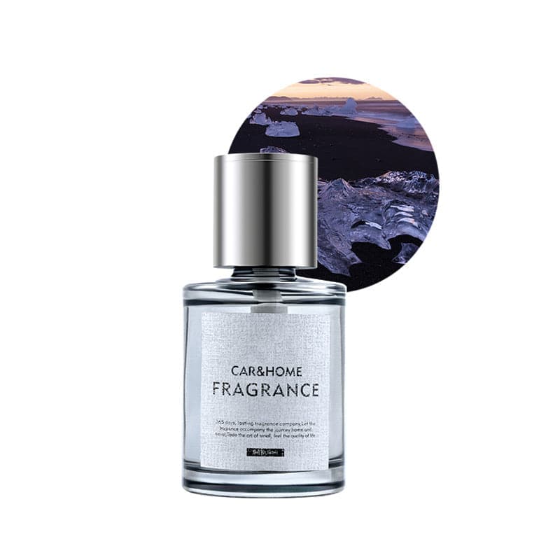 Klarer Glasflakon mit silbernem Deckel, Duft für Auto und Zuhause, vor arktischem Hintergrund.