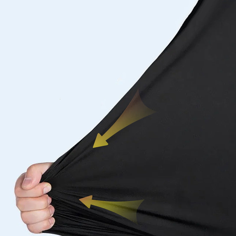 Schwarzer elastischer Stoff, dehnbar, Nahaufnahme, Hand zieht Material, Textil, Flexibilität.