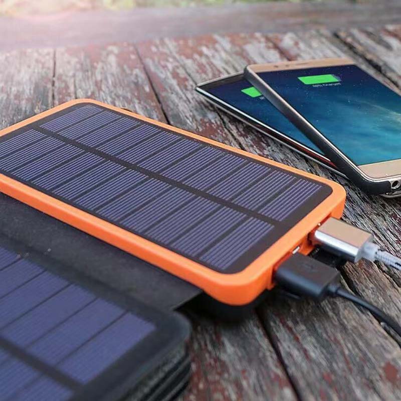 Solar-Powerbank mit 4 Panels und 3 USB-Ausgängen – SunCore