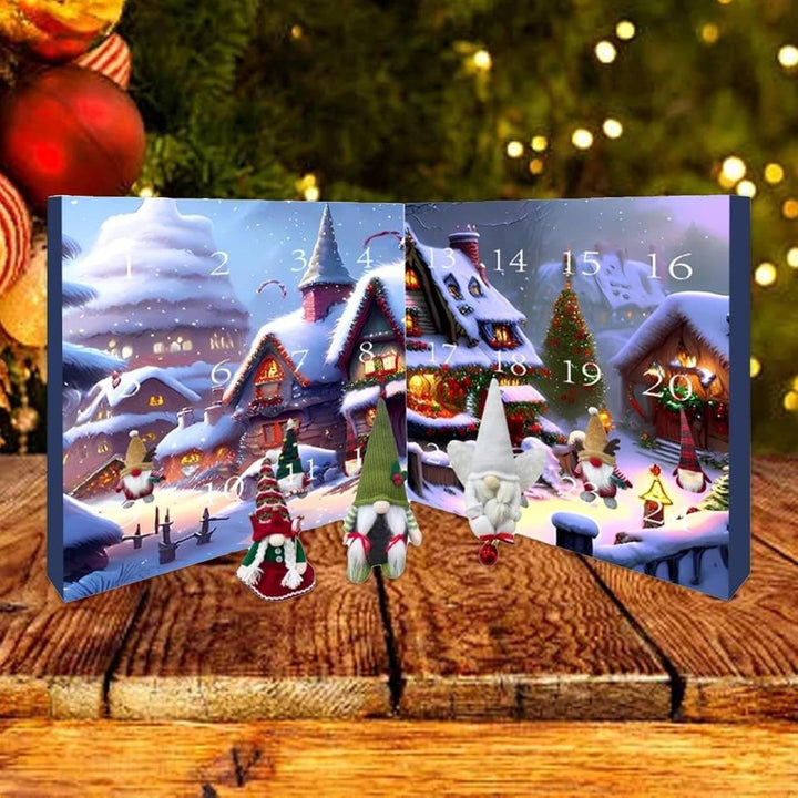 Weihnachtlicher Adventskalender mit Wichteln, winterliche Landschaft, festliche Dekoration.