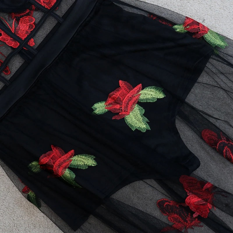 Maxikleid mit Blumenstickerei und Spaghettiträgern – Rosalie