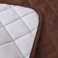 Braune und weiße gesteppte Sesselbezug, weiches Material, universelle Passform.