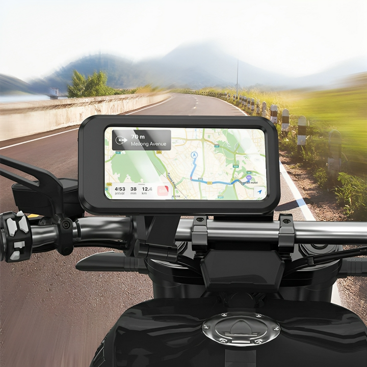 Motorrad-Navigationssystem auf Lenker, GPS-Kartenanzeige, Straße, Landschaft, Fahrt.