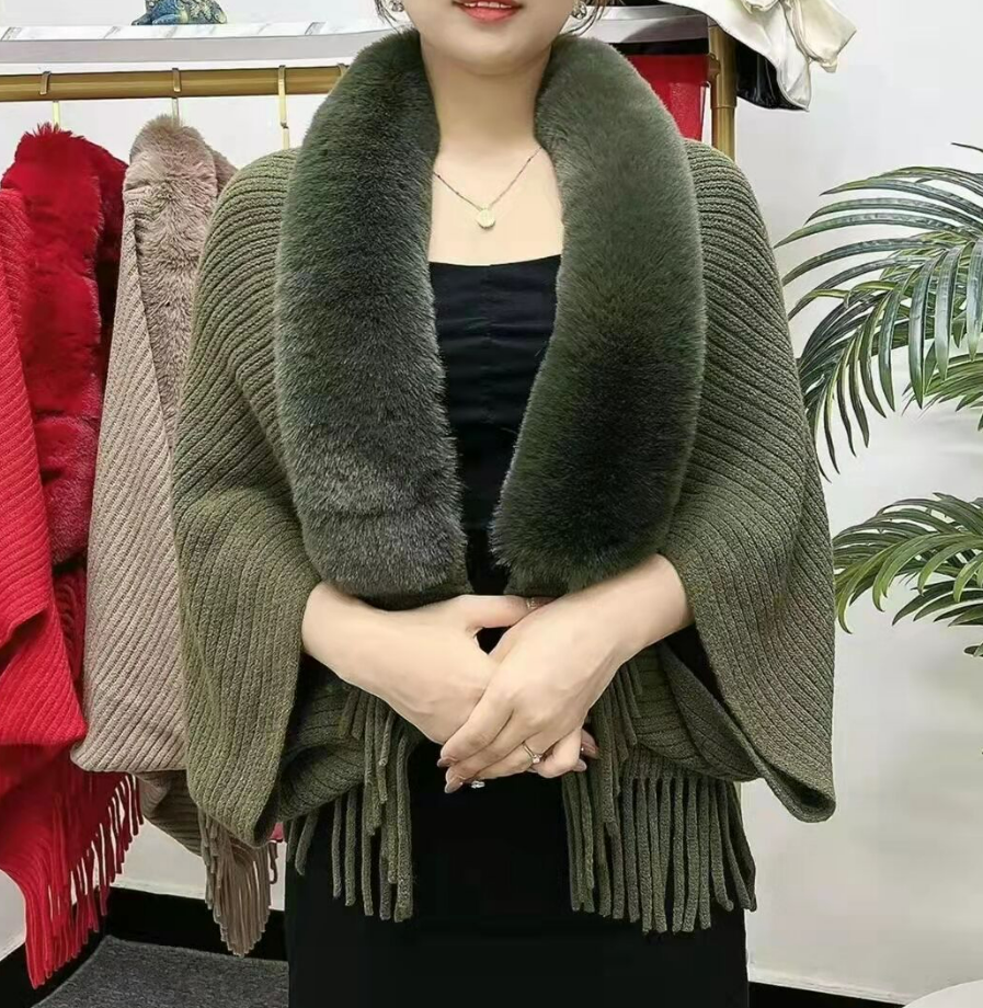 Damenweste Louise – Mit luxuriösem Kunstfellkragen für die Winterzeit | Einheitsgröße