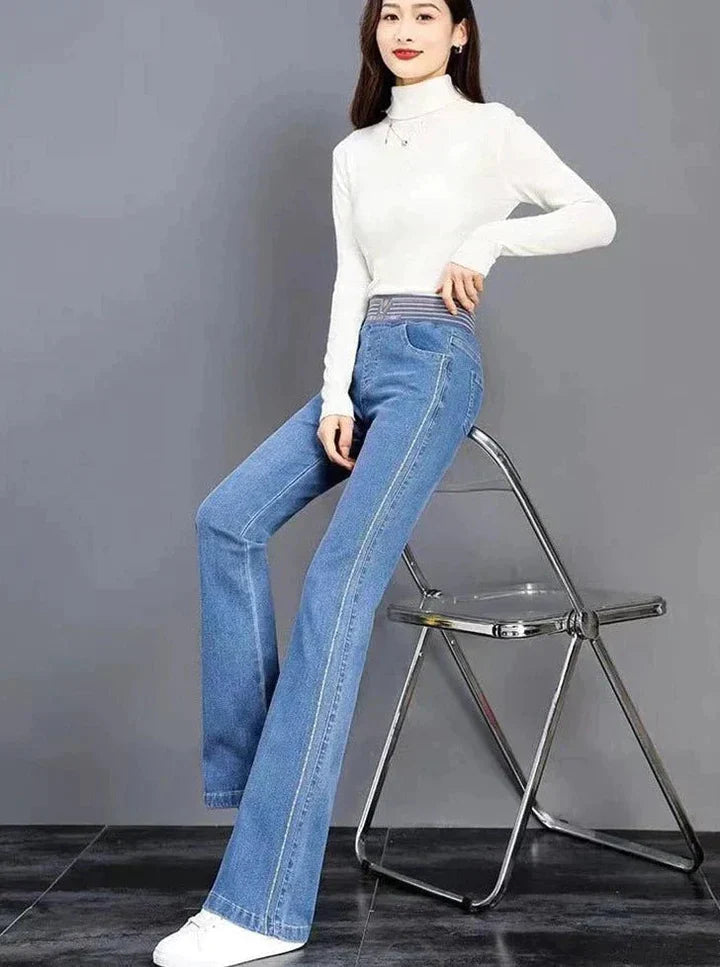Trendige Flared Damenjeans – Alessa