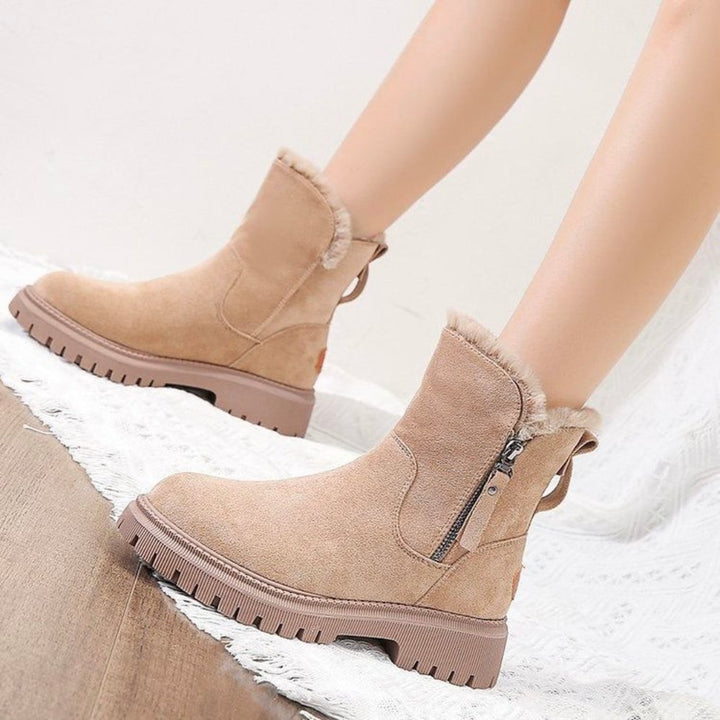 Beige Damen-Winterstiefel mit Reißverschluss, warm gefüttert, rutschfeste Sohle, modisch.