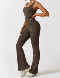 Rückenfreier Jumpsuit mit Schlaghose – Liv