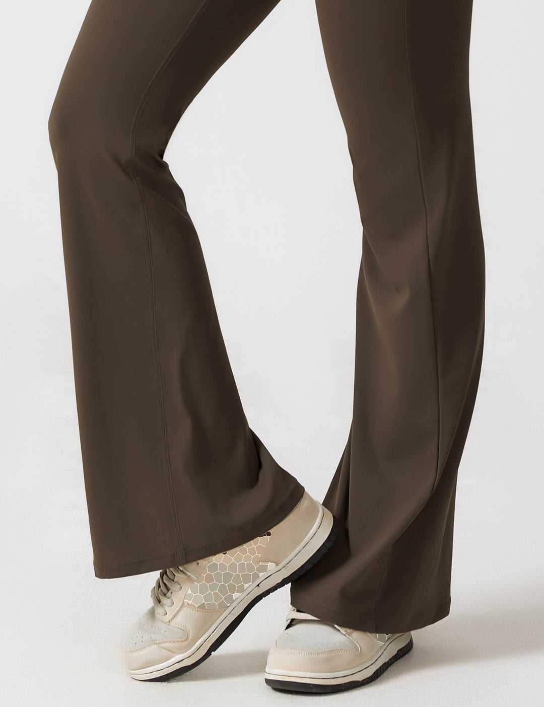 Rückenfreier Jumpsuit mit Schlaghose – Liv