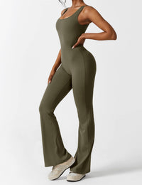 Rückenfreier Jumpsuit mit Schlaghose – Liv