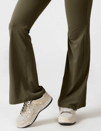 Rückenfreier Jumpsuit mit Schlaghose – Liv