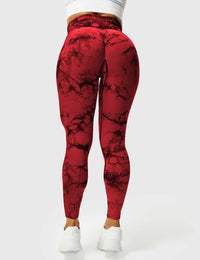 Rote Damen-Leggings mit Marmormuster, hoher Bund, Sportbekleidung, Rückansicht.