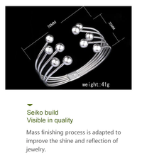 Silberner Armreif mit Kugeldesign, Edelstahl, modern, 70mm Durchmesser, 41g Gewicht.