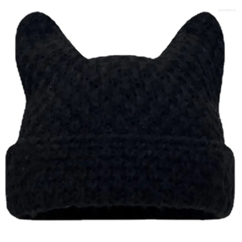 Schwarze Strickmütze mit Katzenohren, Unisex, Wintermode, warm, stylisch, Accessoire.