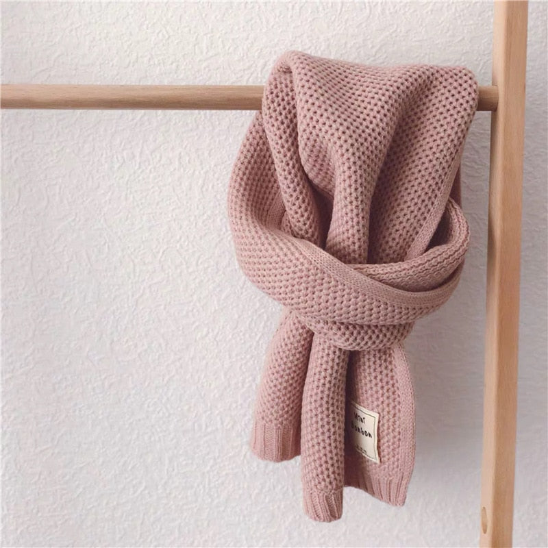 Rosa Strickschal aus Baumwolle, weiches Material, modisches Accessoire, Herbst-Winter Schal.
