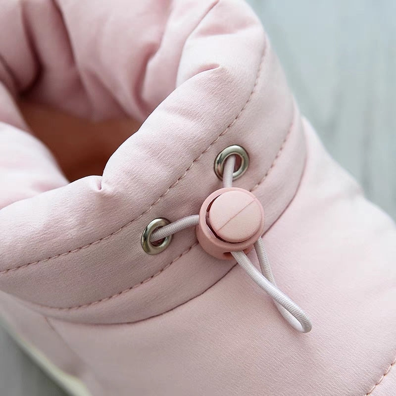 Rosa Winterstiefel mit Kordelzug, warm gefüttert, Damenmode, bequem, stilvoll.