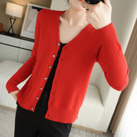 Roter Damen-Cardigan aus Baumwolle, V-Ausschnitt, Knopfleiste, modisch, elegant.