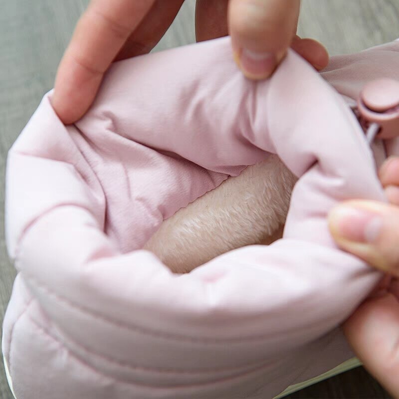 Rosa Wärmflasche aus Stoff, weich, für kalte Tage, Handwärmer, gemütlich, tragbar.