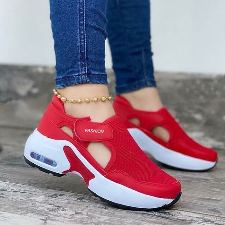 Rote Damen-Sneaker mit Luftpolstersohle, atmungsaktiv, modisch, bequem, für Freizeit und Sport.