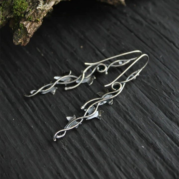 Silberne Ohrringe mit Fischdesign, handgefertigt, elegant, Schmuck für Damen.