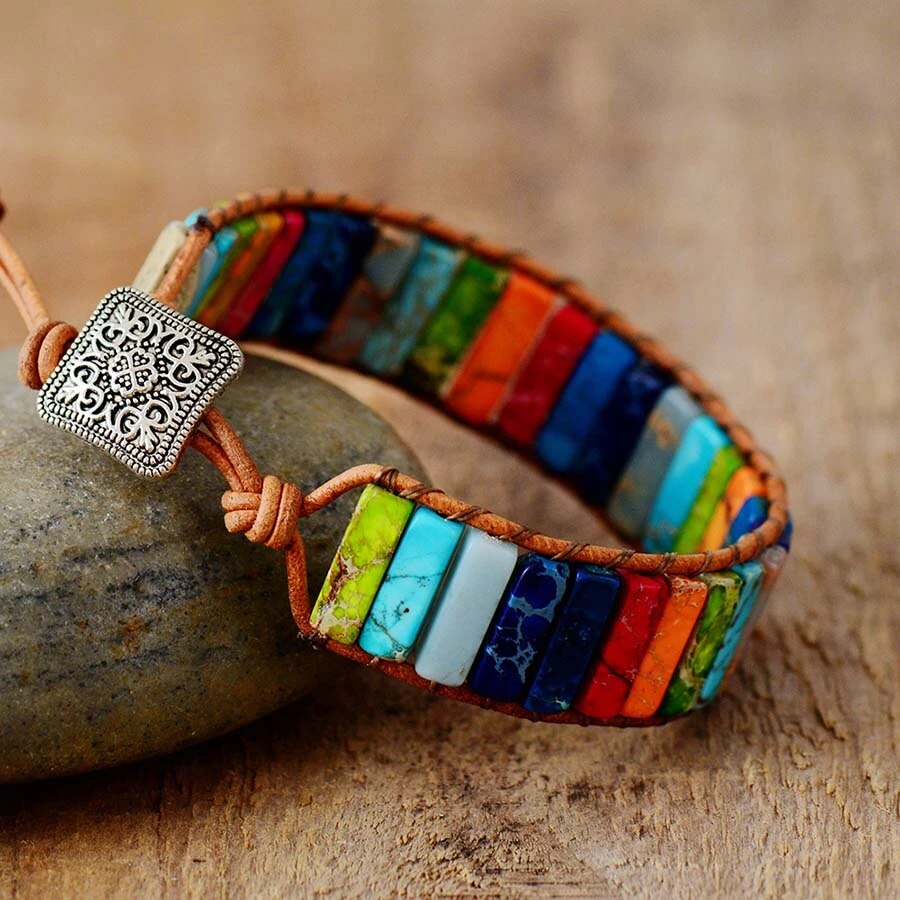 Buntes Armband mit Edelsteinen, handgefertigt, verstellbar, Boho-Stil, Damen-Schmuck.