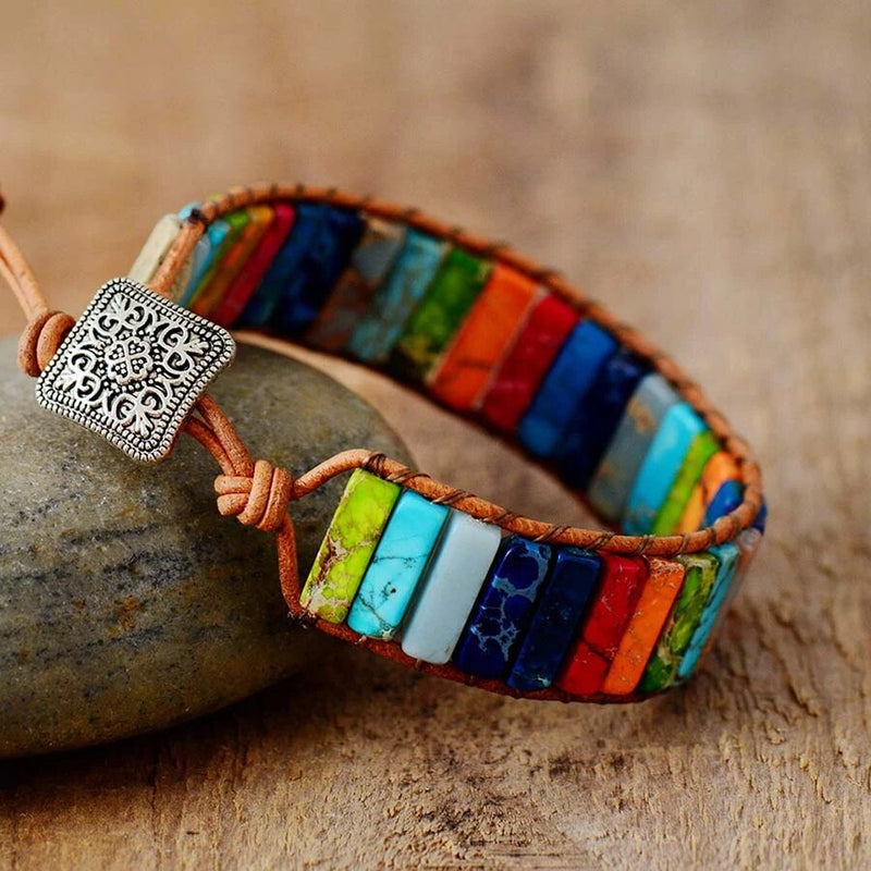 Buntes Armband mit Edelsteinen, handgefertigt, verstellbar, Boho-Stil, Damen-Schmuck.