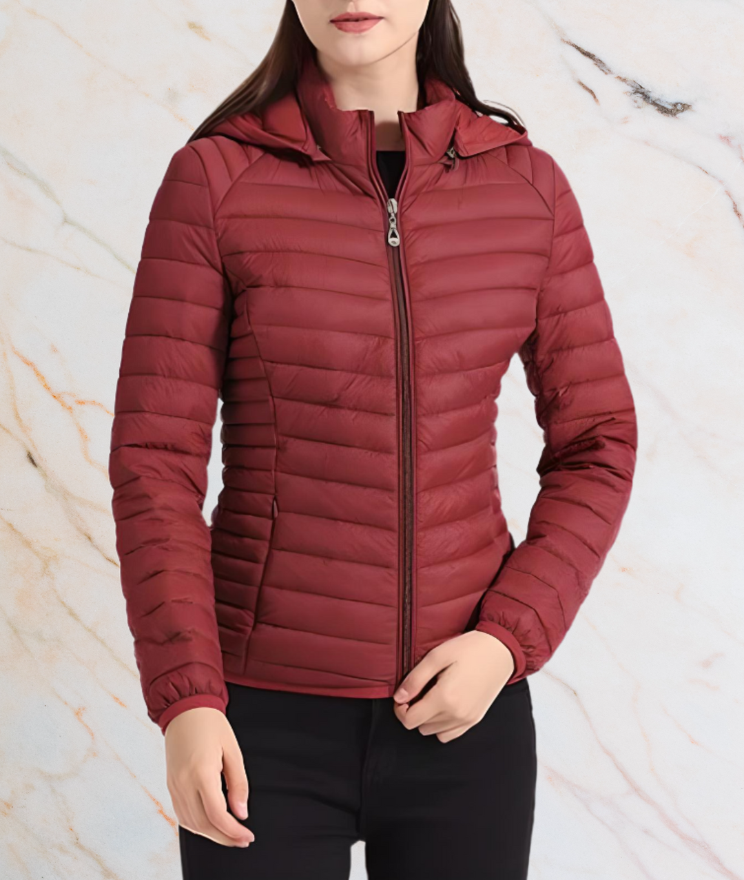 Damen-Daunenjacke, rot, gesteppt, mit Kapuze, Reißverschluss, Wintermode, warm, elegant.
