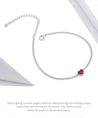 Silberne Halskette mit rotem Herzanhänger, Damen Schmuck, elegantes Design, Geschenkidee.