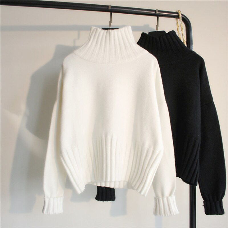 Weiße und schwarze Rollkragenpullover aus Wolle, Damenmode, Herbst-Winter, elegant, warm.