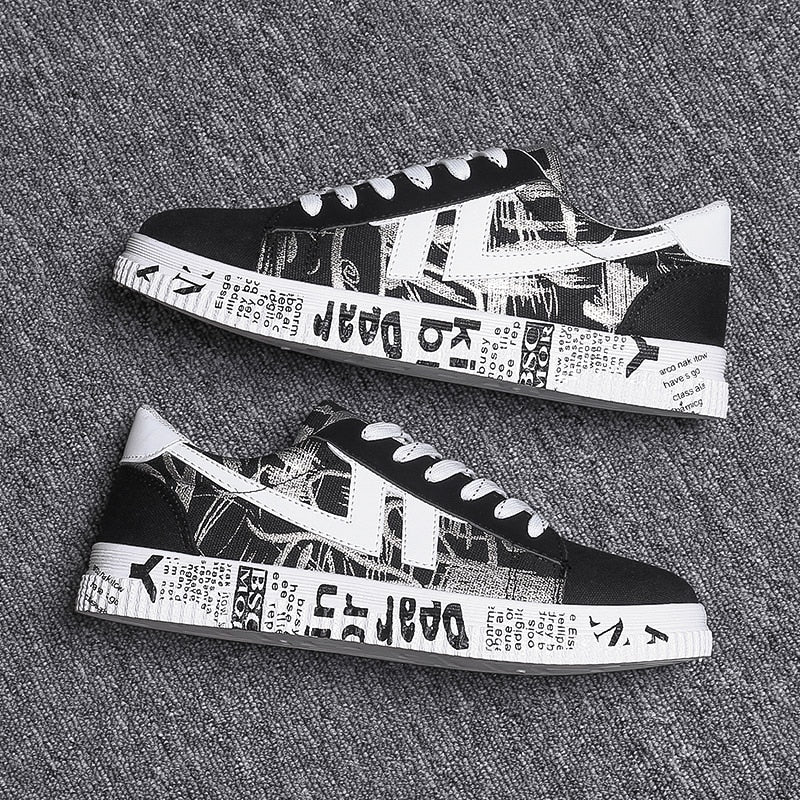 Schwarz-weiße Sneaker mit Zeitungsdruck, Canvas-Material, modisch, unisex, Straßenschuhe.