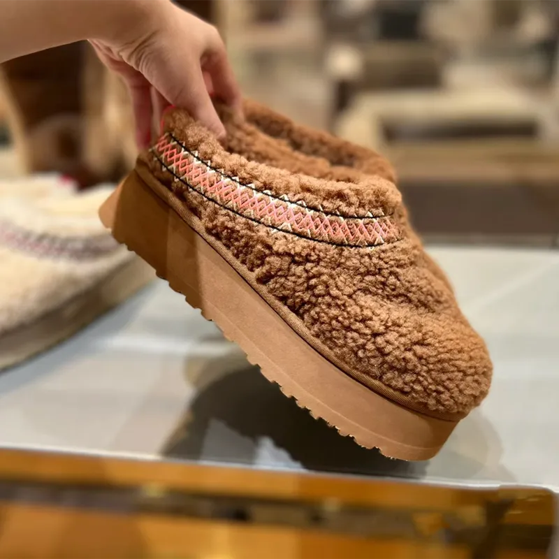 Braune Plüsch-Hausschuhe mit Plateau, Damen, gemütlich, rutschfest, modisch, Wintermode.