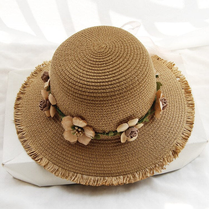 Damen Sonnenhut aus Stroh, beige, mit Blumenverzierung, ideal für Sommermode und Strand.