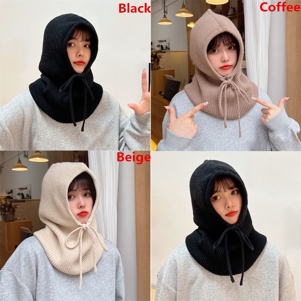 Vier gestrickte Balaclavas in Schwarz, Kaffee, Beige; modische Winteraccessoires für Damen.