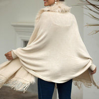 Damen Poncho beige mit Kunstfellkragen, elegant, warm, modisch, Herbst Winter Accessoire.