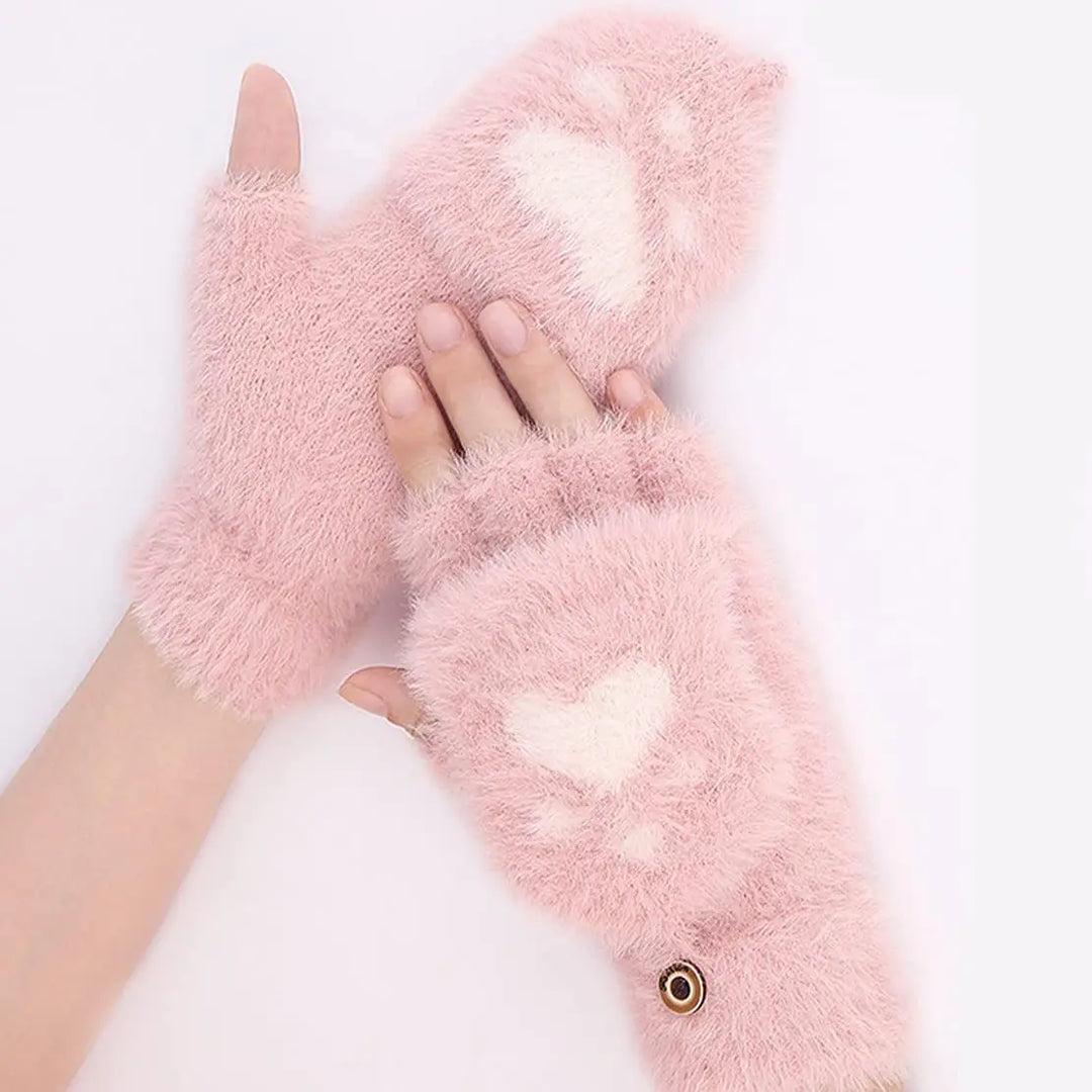Rosa flauschige Handschuhe mit Herzmotiv, Damenmode, Winteraccessoire, warm und stilvoll.