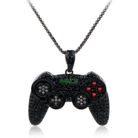 Schwarze Controller-Halskette mit Strasssteinen, Gaming-Schmuck, modisches Accessoire.
