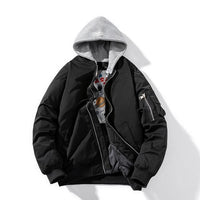 Schwarze Bomberjacke mit grauer Kapuze, Reißverschluss, Taschen, Herrenmode, lässiger Stil.