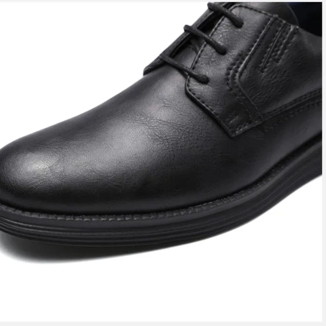 Schwarzer Lederschuh, Herren, Schnürschuh, elegant, Business, rutschfeste Sohle, klassisch.