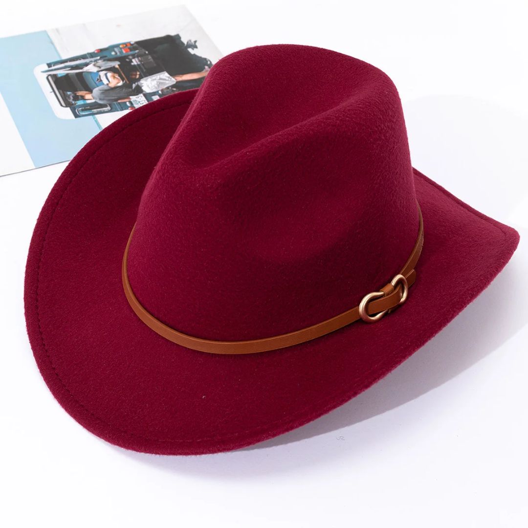 Roter Filzhut mit braunem Lederband, modisches Accessoire, Cowboy-Stil, Unisex-Hut.