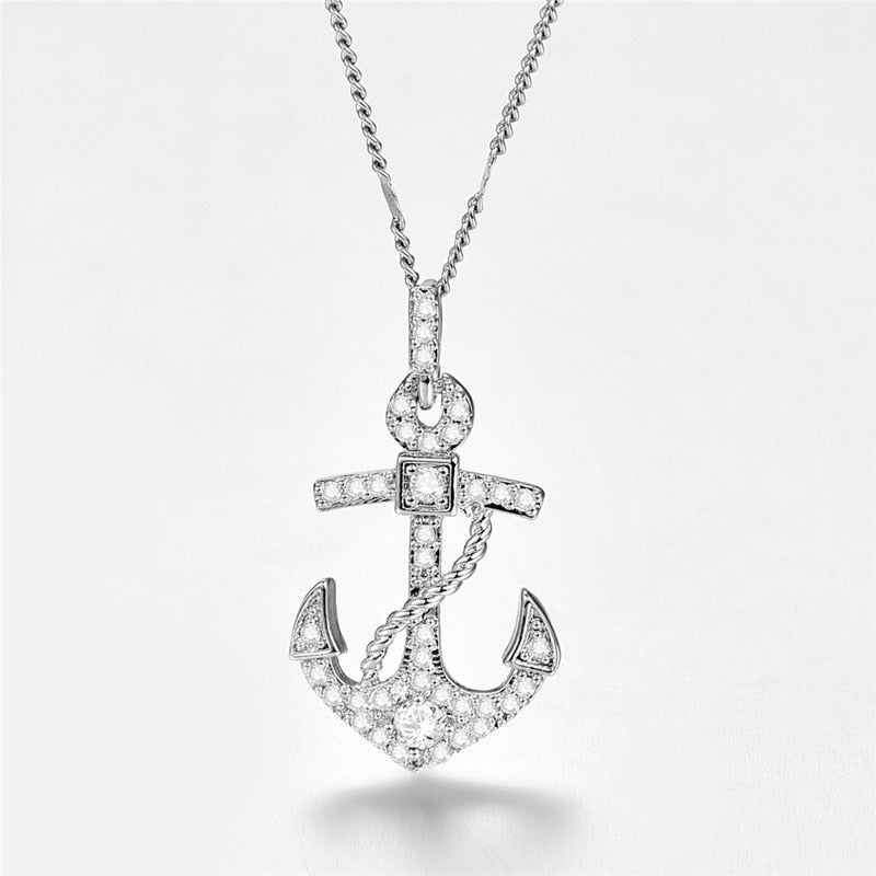 Silberne Anker-Halskette mit Zirkonia-Steinen, eleganter Schmuck, maritimes Design.