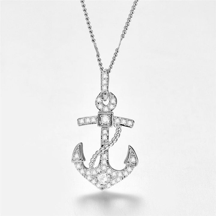 Silberne Anker-Halskette mit Zirkonia-Steinen, eleganter Schmuck, maritimes Design.