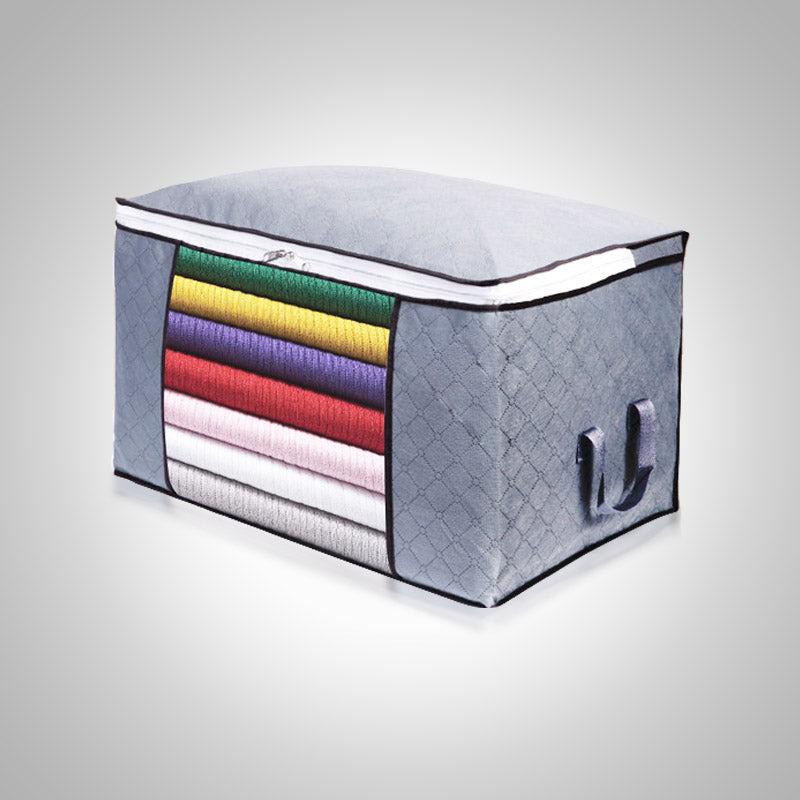 Graue Aufbewahrungstasche mit Reißverschluss, gefüllt mit bunten Decken, ideal für Heimorganisation.