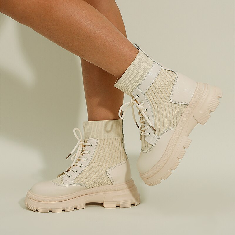 Beige Damenstiefel mit dicker Sohle, Strickmaterial, modisch, bequem, Herbst-Winter.