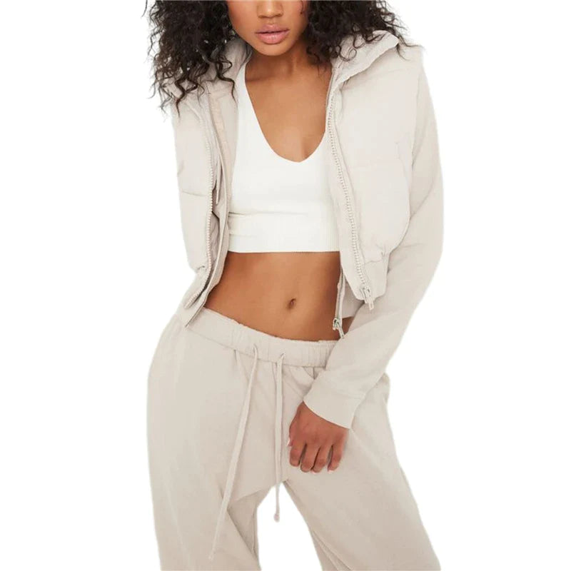 Damen Jogginganzug beige, Kapuzenjacke und Hose, Freizeitmode, bequem, sportlich.