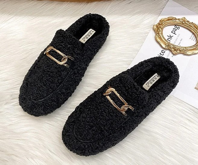 Schwarze Damen-Pantoffeln mit goldener Schnalle, flauschig, rutschfest, bequem, modisch.