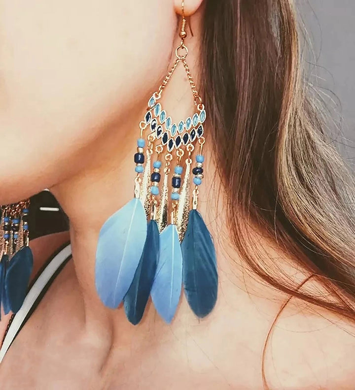 Blaue Boho-Ohrringe mit Federn, lange Tropfenform, Damen-Schmuck, Ethno-Stil.