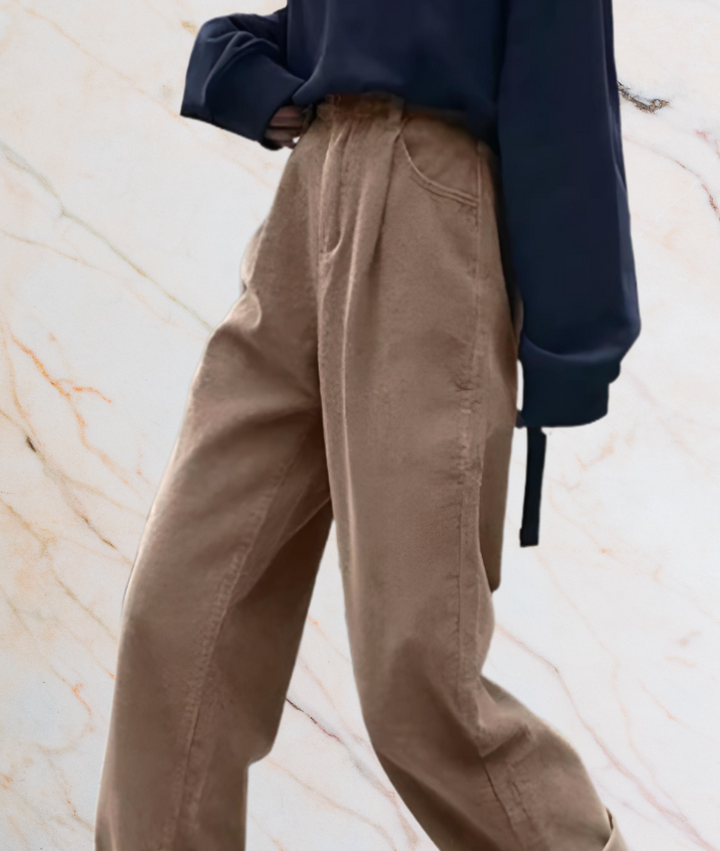 Damenhose beige, lässig, Baumwolle, hoher Bund, Herbstmode, bequem, stilvoll, Freizeitkleidung.