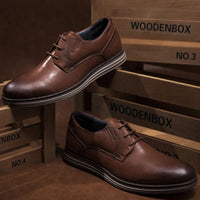 Braune Lederschuhe für Herren, elegantes Design, ideal für Business und Freizeit.
